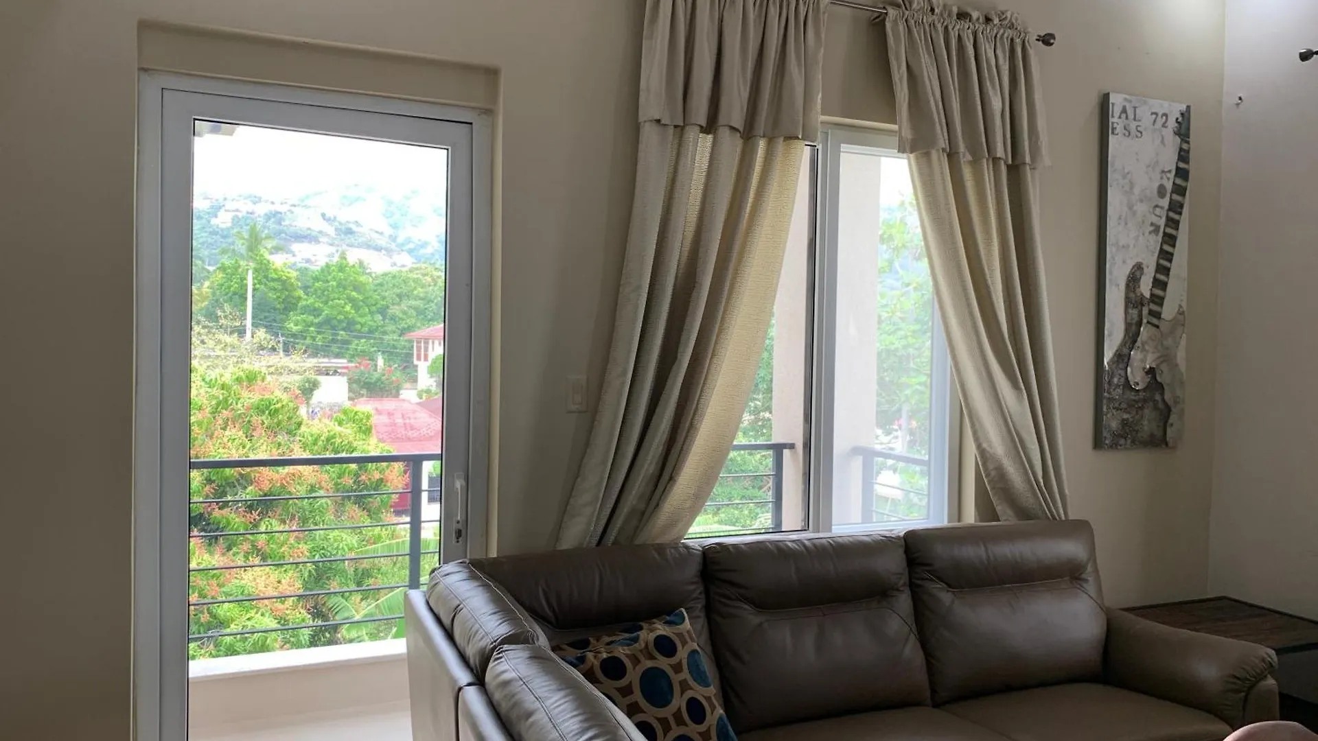 Apartment Norbrook Suites Kingston